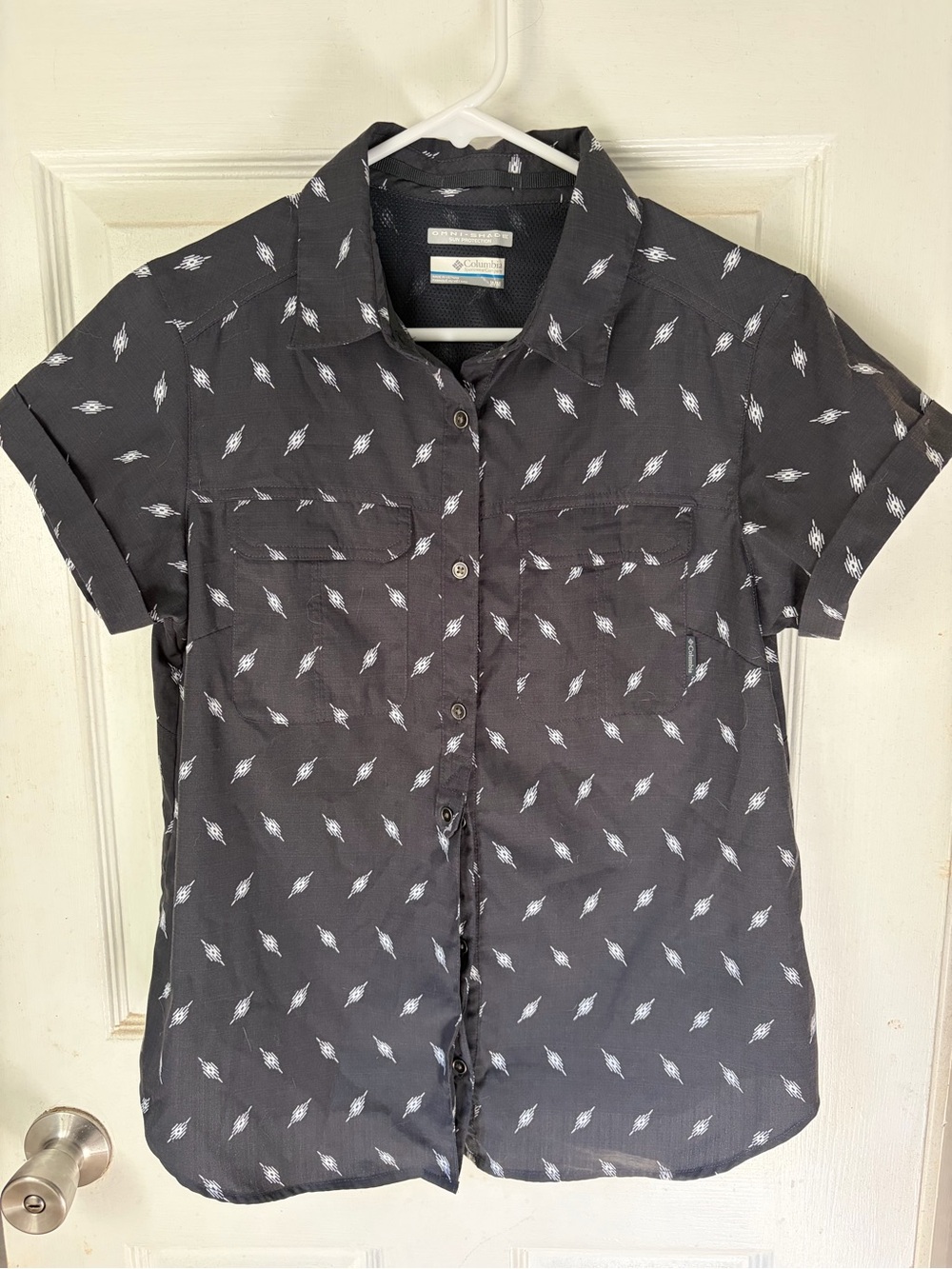 Columbia women’s dark gray Short-Sleeve Button-Down Shirt with White Leaf Motif